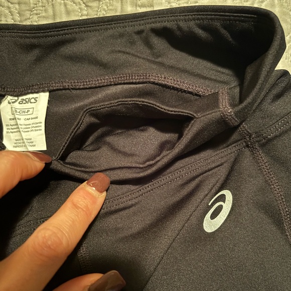 Small ASICS Black Leggings - Picture 2 of 3